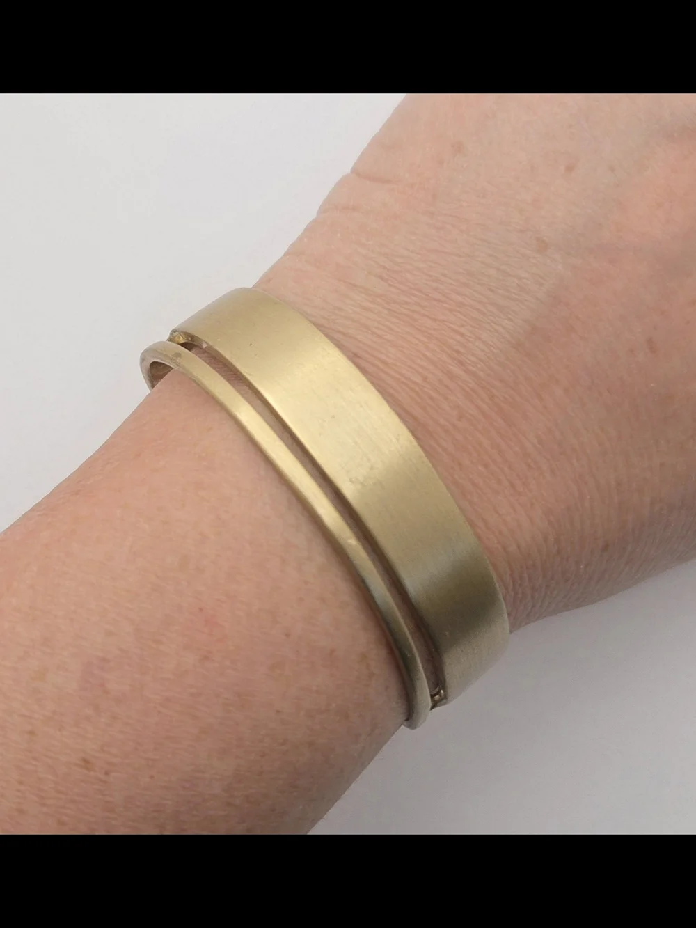 Jen Atkin x Chloe + Isabel Matte Gold Tone Negative Space Cuff Bracelet